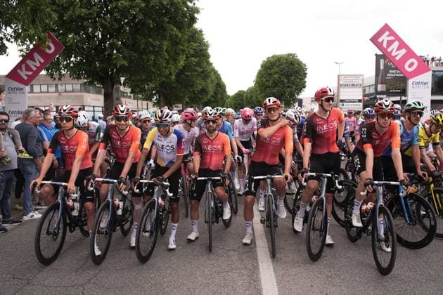 Ineos Grenadiers and Luca Zaia, President of Veneto, in front of the Pinarello factory during the stage 14 of the Giro d™Italia from Treviso to Nova Gorica Gorizia, Italy - Saturday, May 24, 2025. - cycling.  Copyright: xMarcoxAlpozzi LaPressex