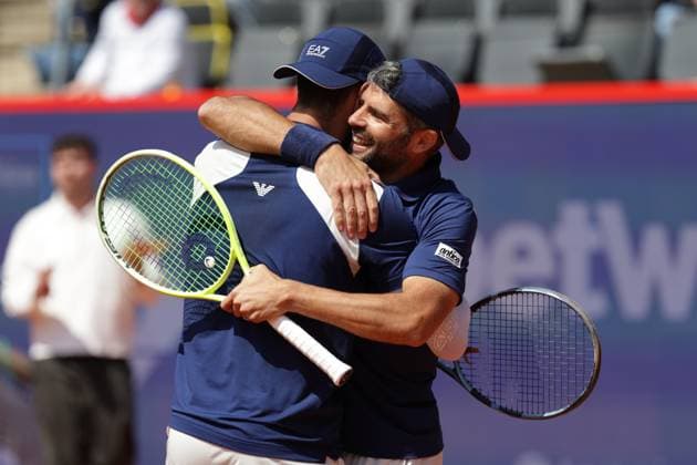 GER, Hamburg, xFSx , ATP 500 , Mens Tennis Tournament Bitpanda Hamburg Open 2025, Final , Mens Doubles , 24 05 2025 Andrea Vavassori ITA and Simone Bolelli ITA embrace after the victory against Andres Molteni ARG , Fernando Romboli BRA Copyright: HMBxMedia FernandoxSoares