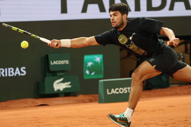 May 24, 2025, Paris, Celestynow, France: CARLOS ALCARAZ of Spain during practice session before French Open 2025 at Roland Garros in Paris. Paris France - ZUMAc278 20250524_zsp_c278_010 Copyright: xMarcinxCholewinskix