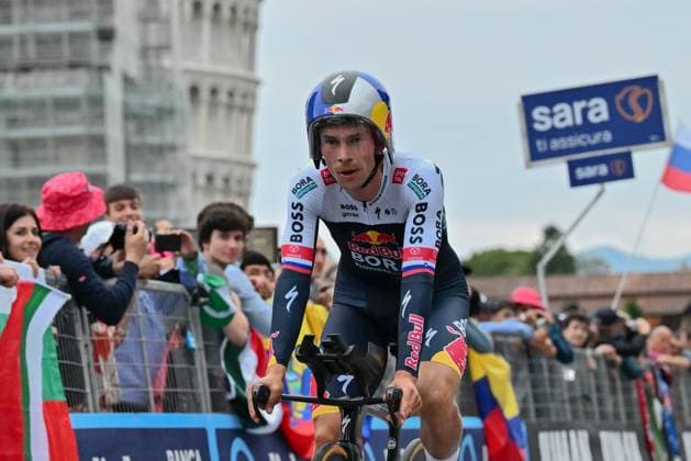 Red Bull-Bora-Hansgrohe s Slovenian rider Primoz Roglic finishes the 10th stage during Stage 10 - Lucca-Pisa, Giro d Italia race in Pisa, Italy, May 20 2025  Copyright: xLisaxGuglielmi IPAxSportx xipa-agency.netx xx IPA_58175816 IPA_Agency_IPA58175816