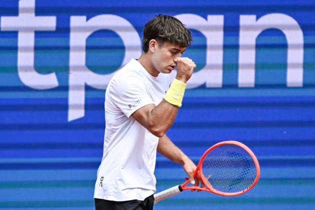 Cobolli Flavio ITA clenches his fist 25 05 2025 Tennis Hamburg Open ATP 500, Tennis Stadium am Rothenbaum, Hamburg, Copyright: xpepphotox xHorstxMauelshagenx pep00321, pep_20250524_hm_46516