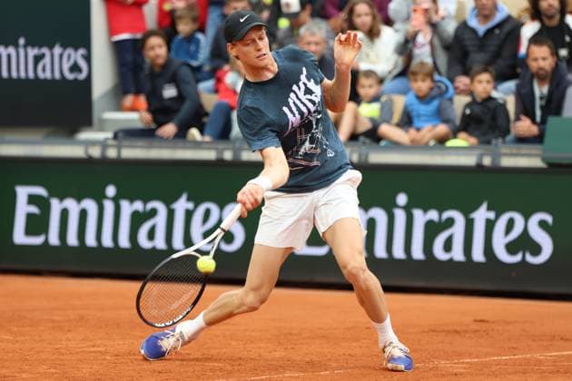 Sport Bilder des Tages May 24, 2025, Paris, Celestynow, France: JANNIK SINNER of Italy during practice session before French Open 2025 at Roland Garros in Paris. Paris France - ZUMAc278 20250524_zsp_c278_013 Copyright: xMarcinxCholewinskix