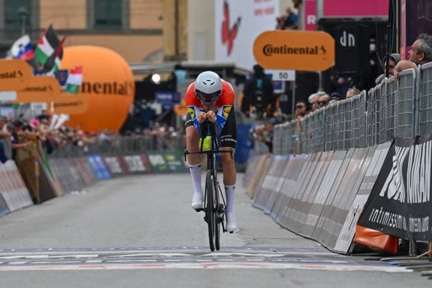 Lidl-Trek s Dutch rider Daan Hoole finishes the 10th stage during Stage 10 - Lucca-Pisa, Giro d Italia race in Pisa, Italy, May 20 2025  Copyright: xLisaxGuglielmi IPAxSportx xipa-agency.netx xx IPA_58177190 IPA_Agency_IPA58177190