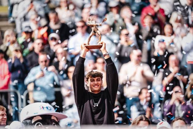 Tennis men bitpanda Hamburg Open ATP 500 Andrei Andreyevich Rublev RUS vs Flavio Cobolli ITA 24 05 2025 Flavio Cobolli wins the tournament and raises the trophy in the air in a shower of confetti Cheers Emotions Hamburg Tennisstadion am Rothenbaum Hamburg Germany