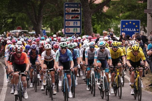 The pack rides cycles during the stage 14 of the Giro d™Italia from Treviso to Nova Gorica Gorizia, Italy - Saturday, May 24, 2025. - cycling.  Copyright: xMarcoxAlpozzi LaPressex