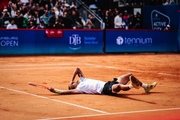 Tennis Men bitpanda Hamburg Open Final ATP 500 Andrei Andreyevich Rublev RUS vs Flavio Cobolli ITA 24 05 2025 Flavio Cobolli wins the tournament and goes to the ground to celebrate Hamburg Tennisstadion am Rothenbaum Hamburg Germany