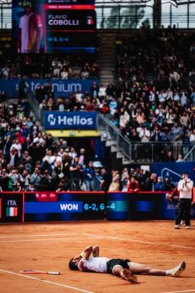 Tennis Men bitpanda Hamburg Open Final ATP 500 Andrei Andreyevich Rublev RUS vs Flavio Cobolli ITA 24 05 2025 Flavio Cobolli wins the tournament and goes to the ground to celebrate Hamburg Tennisstadion am Rothenbaum Hamburg Germany