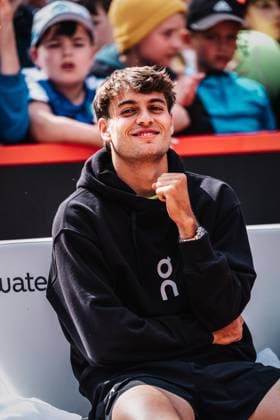 Tennis Men bitpanda Hamburg Open Final ATP 500 Andrei Andreyevich Rublev RUS vs Flavio Cobolli ITA 24 05 2025 Flavio Cobolli waits on the bench until he is called up for the award ceremony, is happy and clenches his fist Hamburg Tennisstadion am Rothenbaum Hamburg Germany