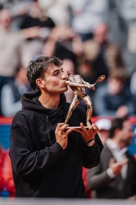 Tennis men bitpanda Hamburg Open Final ATP 500 Andrei Andreyevich Rublev RUS vs Flavio Cobolli ITA 24 05 2025 Flavio Cobolli wins the tournament and kisses the trophy Cheers Emotions Hamburg Tennisstadion am Rothenbaum Hamburg Germany