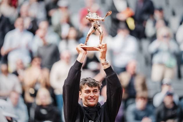 Tennis men bitpanda Hamburg Open Final ATP 500 Andrei Andreyevich Rublev RUS vs Flavio Cobolli ITA 24 05 2025 Flavio Cobolli wins the tournament and lifts the trophy in the air Cheering Emotions Hamburg Tennisstadion am Rothenbaum Hamburg Germany