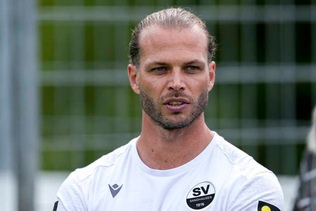 Dennis Diekmeier (Interimstrainer, Trainer, SVS), Einzelbild, Einzelfoto, Aktion, Action, Porträt, Portrait, 24.05.2025, Eppingen (Deutschland), Fussball, bfv-Rothaus-Pokal, Finale, GU-Türkspor SV Pforzheim - SV Sandhausen, DFB DFL REGULATIONS PROHIBIT ANY USE OF PHOTOGRAPHS AS IMAGE SEQUENCES AND OR QUASI-VIDEO. *** Dennis Diekmeier interim coach, coach, SVS , single picture, single photo, action, action, portrait, portrait, 24 05 2025, Eppingen Germany , football, bfv Rothaus Pokal, final, GU Türkspor SV Pforzheim SV Sandhausen, DFB DFL REGULATIONS PROHIBIT ANY USE OF PHOTOGRAPHS AS IMAGE SEQUENCES AND OR QUASI VIDEO xozx