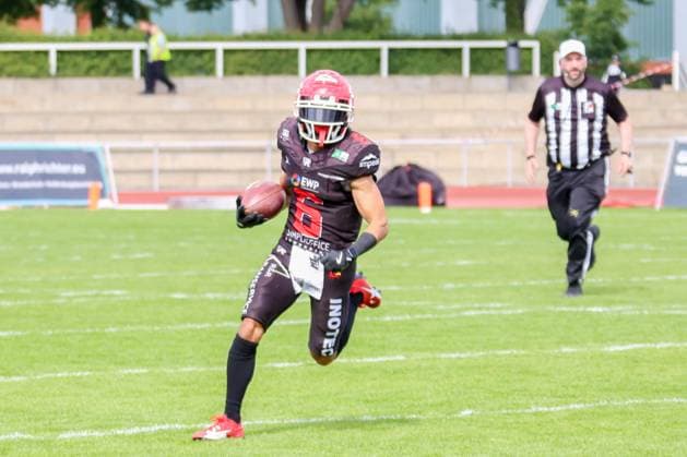 romello bentley (Potsdam Royals, 06) runs with the ball, Potsdam Royals vs Paderborn Dolphins 2025, 2025.05.24 , GFL, Spieltag 3 Photo: Foot Bowl Thomas Sobotzki Copyright: xFotodesign-Berlinx