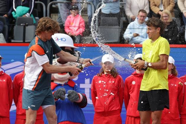 GER, Hamburg, xFSx , ATP 500 , Mens Tennis Tournament Bitpanda Hamburg Open 2025, Final Mens Singles , 24 05 2025 Andrey Rublev RUS and Flavio Cobolli ITA against each other a champagne shower Copyright: HMBxMedia FernandoxSoares