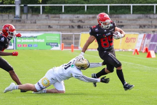 daniel luoma (Potsdam Royals, 89) runs with the ball, Potsdam Royals vs Paderborn Dolphins 2025, 2025.05.24 , GFL, Spieltag 3 Photo: Foot Bowl Thomas Sobotzki Copyright: xFotodesign-Berlinx