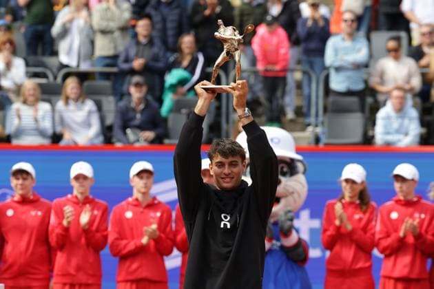 GER, Hamburg, xFSx , ATP 500 , Mens Tennis Tournament Bitpanda Hamburg Open 2025, Final Mens Singles , 24 05 2025 Flavio Cobolli ITA with Trophaee Copyright: HMBxMedia FernandoxSoares