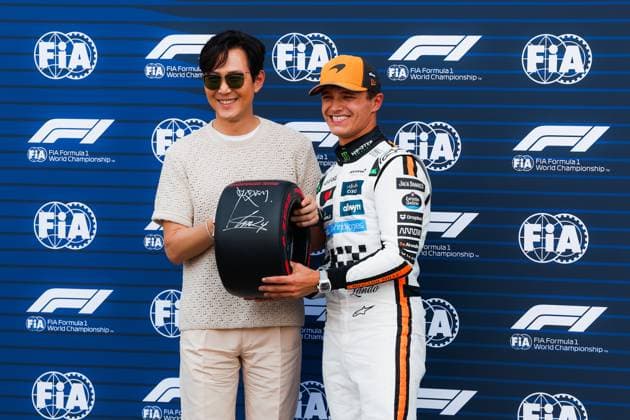 Formula 1 TAG Heuer Grand Prix de Monaco 2025 Alexis Perrin OVERTAKE MAXPPP - 24 05 2025 Lee Jung-jae and 04 NORRIS Lando (gbr), McLaren F1 Team, portrait during the Formula 1 TAG Heuer Grand Prix de Monaco 2025, the 8th round of the 2025 FIA Formula 1 World Championship, WM, Weltmeisterschaft on the Circuit de Monaco from May 22 to 25, 2025, in Monte Carlo, Monaco  Copyright: xOVERTAKE MAXPPPxAlexisxPerrinx OVT202505243111 OVT202505243111