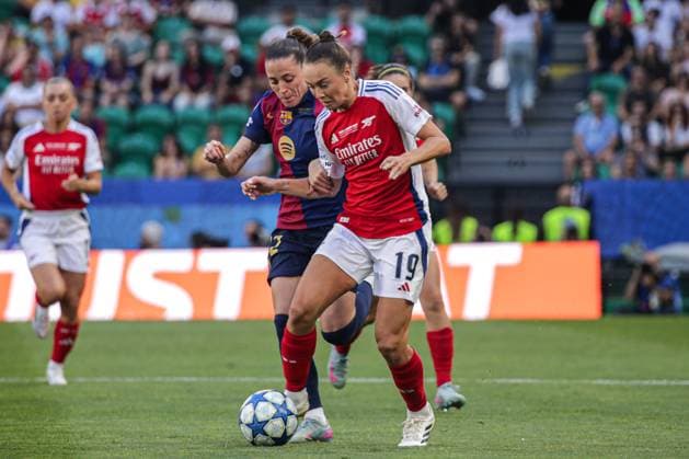 2025-05-24 FC Barcelona, Barca v Arsenal WFC - UEFA Women s Champions League Final LISBON, PORTUGAL - MAY 24: Ona Batlle of FC Barcelona, Caitlin Foord of Arsenal Women FC battle for the ball during the UEFA Women s Champions League Final match between FC Barcelona and Arsenal WFC at Estadio Jose Alvalade on May 24, 2025 in Lisbon, Portugal. (Photo by Leiting Gao BSR Agency) Lisbon Portugal Content not available for redistribution in The Netherlands directly or indirectly through any third parties. Copyright: xBSRxAgencyx