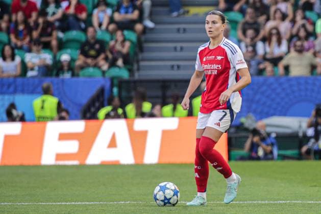 2025-05-24 FC Barcelona, Barca v Arsenal WFC - UEFA Women s Champions League Final LISBON, PORTUGAL - MAY 24: Steph Catley of Arsenal Women FC dribbles during the UEFA Women s Champions League Final match between FC Barcelona and Arsenal WFC at Estadio Jose Alvalade on May 24, 2025 in Lisbon, Portugal. (Photo by Leiting Gao BSR Agency) Lisbon Portugal Content not available for redistribution in The Netherlands directly or indirectly through any third parties. Copyright: xBSRxAgencyx