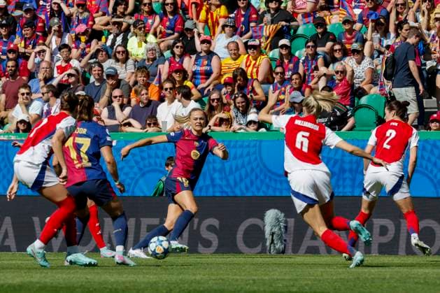FC Barcelona, Barca s Caroline Graham Hansen (c) in action during the UEFA Women s Champions League final soccer match between Arsenal Women FC and FC Barcelona, in Lisbon, Portugal, 24 May 2025. UEFA Women s Champions League Final - FC Barcelona vs. Arsenal Women FC !ACHTUNG: NUR REDAKTIONELLE NUTZUNG!  Copyright: xTonixAlbirx GRAF4051 20250524-55016931411_1
