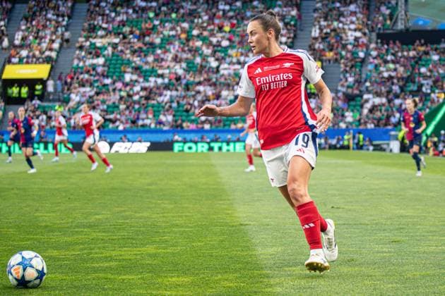 2025-05-24 FC Barcelona, Barca v Arsenal WFC - UEFA Women s Champions League Final LISBON, PORTUGAL - MAY 24: Caitlin Foord of Arsenal Women FC dribbles during the UEFA Women s Champions League Final match between FC Barcelona and Arsenal WFC at Estadio Jose Alvalade on May 24, 2025 in Lisbon, Portugal. (Photo by Leiting Gao BSR Agency) Lisbon Portugal Content not available for redistribution in The Netherlands directly or indirectly through any third parties. Copyright: xBSRxAgencyx