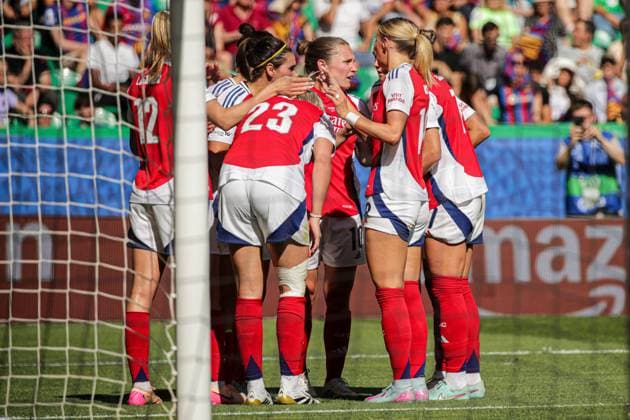 2025-05-24 FC Barcelona, Barca v Arsenal WFC - UEFA Women s Champions League Final LISBON, PORTUGAL - MAY 24: players of Arsenal WFC celebrate the first goal during the UEFA Women s Champions League Final match between FC Barcelona and Arsenal WFC at Estadio Jose Alvalade on May 24, 2025 in Lisbon, Portugal. (Photo by Leiting Gao BSR Agency) Lisbon Portugal Content not available for redistribution in The Netherlands directly or indirectly through any third parties. Copyright: xBSRxAgencyx