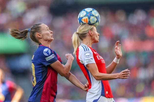 POR, Lisbon, Arsenal London vs FC Barcelona, Womens Champions League, Football, UEFA, 2024 2025 season, Estadio Josà Alvalade, Final, pictured from l Caroline Graham Hansen FC Barcelona 10 , Chloe Kelly Arsenal London 18 DFB DFL REGULATIONS PROHIBIT ANY USE OF PHOTOGRAPHS AS IMAGE SEQUENCES AND OR QUASI VIDEO, 24 05 2025, Copyright: HMBxMedia HendrikxHamelau