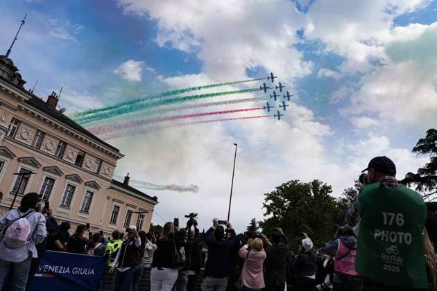 tricolour arrows the stage 14 of the Giro d™Italia from Treviso to Nova Gorica Gorizia, Slovenia - Saturday, May 24, 2025. - cycling.  Copyright: xGianxMattiaxD Alberto LaPressex