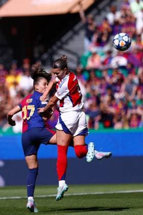 May 24, 2025, Lisbon, Lisbon, Portugal: Ewa Pajor of FC Barcelona, Barca and Steph Catley of Arsenal FC in action during the UEFA Women s Champions League Final 2025 football match played between Arsenal WFC and FC Barcelona at Jose Alvalade Stadium on May 24, 2025, in Lisbon, Portugal. Lisbon Portugal - ZUMAa181 20250524_zaa_a181_106 Copyright: xDennisxAgyemanx