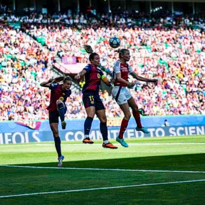 May 24, 2025, Lisbon, Lisbon, Portugal: Players in battle for possession of the ball during the Women s Champions League Final between Arsenal v Barcelona at Alvalade stadium,may 24, 2025 Lisbon Portugal - ZUMAr200 20250524_zsp_r200_023 Copyright: xNunoxReisinhox