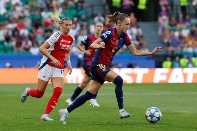 FC Barcelona, Barca s Caroline Graham Hansen (R) in action during the UEFA Women s Champions League final soccer match between Arsenal Women FC and FC Barcelona, in Lisbon, Portugal, 24 May 2025. UEFA Women s Champions League Final - FC Barcelona vs. Arsenal Women FC !ACHTUNG: NUR REDAKTIONELLE NUTZUNG!  Copyright: xTonixAlbirx GRAF4150 20250524-55016932270_1