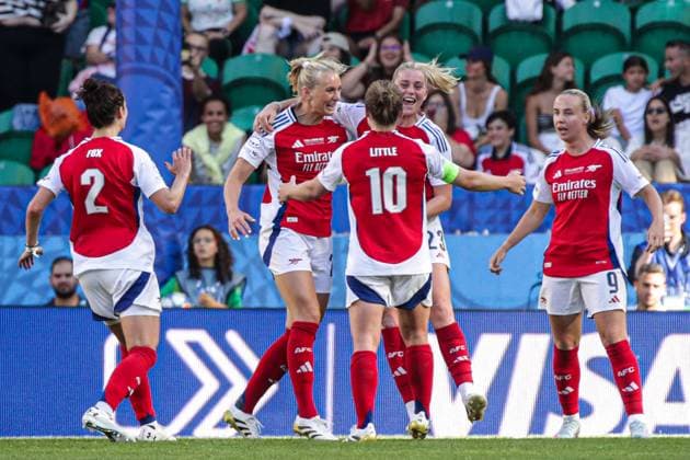 2025-05-24 FC Barcelona, Barca v Arsenal WFC - UEFA Women s Champions League Final LISBON, PORTUGAL - MAY 24: Stina Blackstenius of Arsenal Women FC, players of Arsenal Women FC celebrate the first goal during the UEFA Women s Champions League Final match between FC Barcelona and Arsenal WFC at Estadio Jose Alvalade on May 24, 2025 in Lisbon, Portugal. (Photo by Leiting Gao BSR Agency) Lisbon Portugal Content not available for redistribution in The Netherlands directly or indirectly through any third parties. Copyright: xBSRxAgencyx