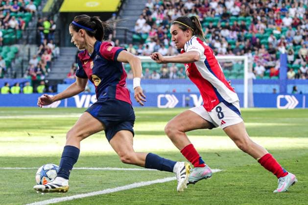 2025-05-24 FC Barcelona, Barca v Arsenal WFC - UEFA Women s Champions League Final LISBON, PORTUGAL - MAY 24: Aitana Bonmati of FC Barcelona dribbles past Mariona Caldentey of Arsenal Women FC during the UEFA Women s Champions League Final match between FC Barcelona and Arsenal WFC at Estadio Jose Alvalade on May 24, 2025 in Lisbon, Portugal. (Photo by Leiting Gao BSR Agency) Lisbon Portugal Content not available for redistribution in The Netherlands directly or indirectly through any third parties. Copyright: xBSRxAgencyx