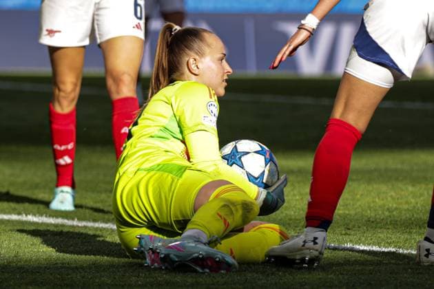2025-05-24 FC Barcelona, Barca v Arsenal WFC - UEFA Women s Champions League Final LISBON, PORTUGAL - MAY 24: goalkeeper Daphne van Domselaar of Arsenal Women FC makes a save during the UEFA Women s Champions League Final match between FC Barcelona and Arsenal WFC at Estadio Jose Alvalade on May 24, 2025 in Lisbon, Portugal. (Photo by Leiting Gao BSR Agency) Lisbon Portugal Content not available for redistribution in The Netherlands directly or indirectly through any third parties. Copyright: xBSRxAgencyx