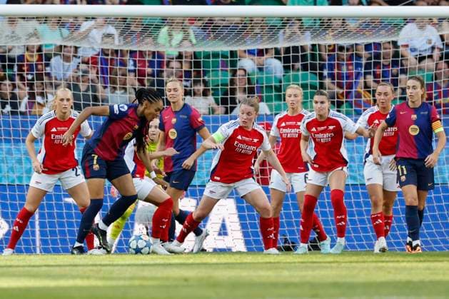 FC Barcelona, Barca s Salma Paralluelo (2-L) in action during the UEFA Women s Champions League final soccer match between Arsenal Women FC and FC Barcelona, in Lisbon, Portugal, 24 May 2025. UEFA Women s Champions League Final - FC Barcelona vs. Arsenal Women FC !ACHTUNG: NUR REDAKTIONELLE NUTZUNG!  Copyright: xTonixAlbirx GRAF4190 20250524-55016932607_1