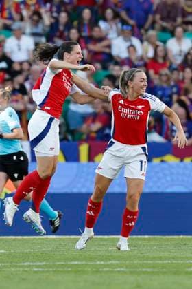 Arsenal s players celebrate their victory in the UEFA Women s Champions League final soccer match between Arsenal Women FC and FC Barcelona, Barca in Lisbon, Portugal, 24 May 2025. UEFA Women s Champions League Final - FC Barcelona vs. Arsenal Women FC !ACHTUNG: NUR REDAKTIONELLE NUTZUNG!  Copyright: xTonixAlbirx GRAF4210 20250524-55016932800_1