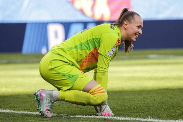 2025-05-24 FC Barcelona, Barca v Arsenal WFC - UEFA Women s Champions League Final LISBON, PORTUGAL - MAY 24: goalkeeper Daphne van Domselaar of Arsenal Women FC celebrates the win during the UEFA Women s Champions League Final match between FC Barcelona and Arsenal WFC at Estadio Jose Alvalade on May 24, 2025 in Lisbon, Portugal. (Photo by Leiting Gao BSR Agency) Lisbon Portugal Content not available for redistribution in The Netherlands directly or indirectly through any third parties. Copyright: xBSRxAgencyx
