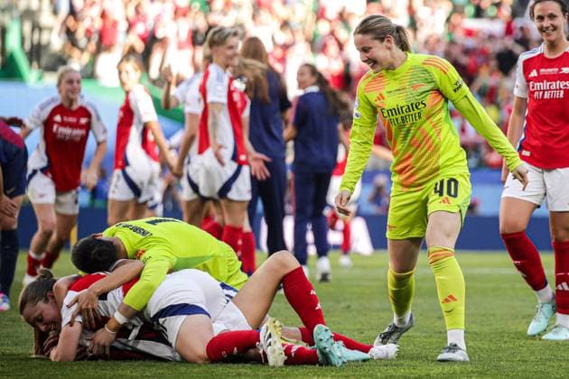2025-05-24 FC Barcelona, Barca v Arsenal WFC - UEFA Women s Champions League Final LISBON, PORTUGAL - MAY 24: goalkeeper Naomi Williams of Arsenal Women FC celebrates the win during the UEFA Women s Champions League Final match between FC Barcelona and Arsenal WFC at Estadio Jose Alvalade on May 24, 2025 in Lisbon, Portugal. (Photo by Leiting Gao BSR Agency) Lisbon Portugal Content not available for redistribution in The Netherlands directly or indirectly through any third parties. Copyright: xBSRxAgencyx