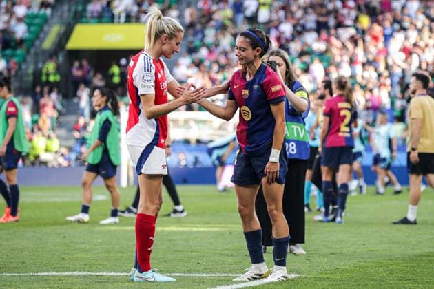 2025-05-24 FC Barcelona, Barca v Arsenal WFC - UEFA Women s Champions League Final LISBON, PORTUGAL - MAY 24: Leah Williamson of Arsenal Women FC consoles Aitana Bonmati of FC Barcelona during the UEFA Women s Champions League Final match between FC Barcelona and Arsenal WFC at Estadio Jose Alvalade on May 24, 2025 in Lisbon, Portugal. (Photo by Leiting Gao BSR Agency) Lisbon Portugal Content not available for redistribution in The Netherlands directly or indirectly through any third parties. Copyright: xBSRxAgencyx