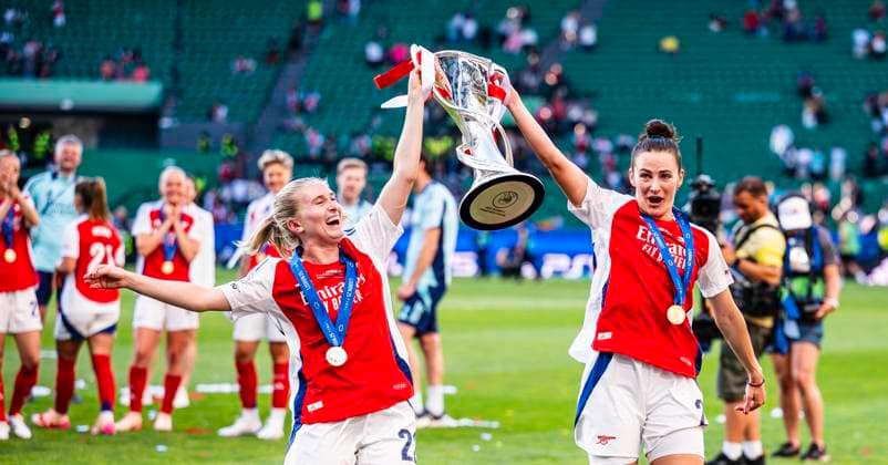 May 24, 2025, Lisbon, Lisbon, Portugal: Players from the Arsenal team celebrate winning the Women s Champions League Final between Arsenal v Barcelona at Alvalade stadium,may 24, 2025 Lisbon Portugal - ZUMAr200 20250524_zsp_r200_091 Copyright: xNunoxReisinhox