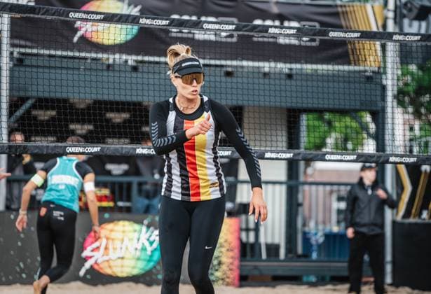 Beach volleyball men King Queen of the Court Hamburg 24 05 2025 Chenoa Christ cheers and gives the thumbs up Hamburg Active City Arena Hamburg Germany