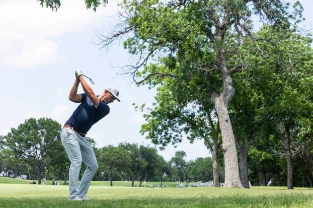 May 24, 2025, Fort Worth, Tx, USA: FORT WORTH, TX - MAY 24, 2025 - Matti Schmid of Germany hits out of the rough on 11 during the third round of the 2025 Charles Schwab Challenge PGA, Golf Herren at Colonial Country Club in Fort Worth, Texas. Fort Worth USA - ZUMAsc5_ 20250524_zaf_sc5_023 Copyright: xErichxSchlegelx