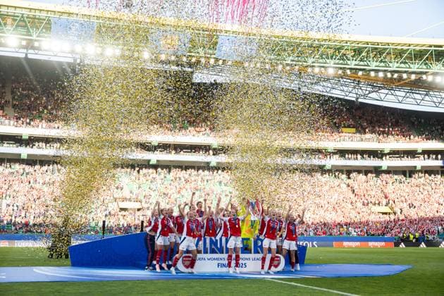 250524 Players of Arsenal celebrate after the UEFA Women s Champions League final match between Arsenal and Barcelona on May 24, 2025 in Lisbon Photo Vegard Grott BILDBYRAN kod VG VG0752 bbeng champions league finale finalen final mesterligaen dam football fotball fotboll soccer fcb barcelona arsenal final 2025 jubel  Copyright: VEGARDxGRoTT BB250524VG069