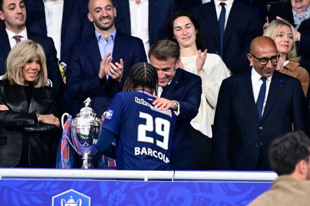 FOOTBALL : PSG vs Reims - Finale Coupe de France - 24 05 2025 Emmanuel Macron ( French president ) and Bradley Barcola ( 29 - PSG ) during the French Cup Final match between Paris Saint Germain and Stade de Reims at Stade de France on May 24 , 2025 in Saint Denis, France. ( Photo by Dante Badano PsnewZ ) - Saint DenisFrance  Copyright: xx