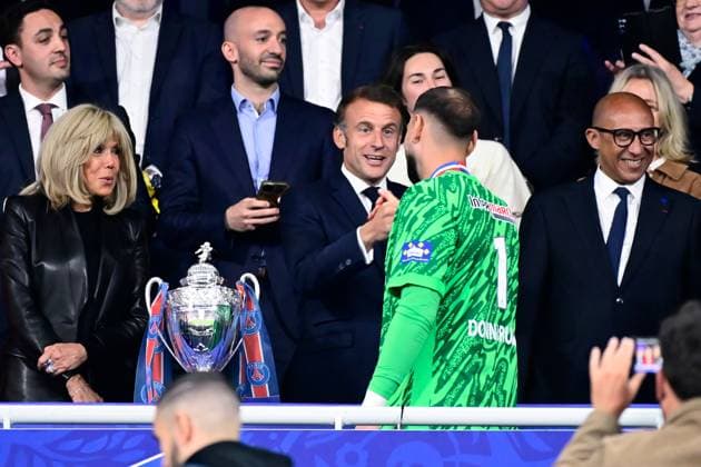 FOOTBALL : PSG vs Reims - Finale Coupe de France - 24 05 2025 Emmanuel Macron ( French president ) and Gianluigi Donnarumma ( 1 - PSG ) during the French Cup Final match between Paris Saint Germain and Stade de Reims at Stade de France on May 24 , 2025 in Saint Denis, France. ( Photo by Dante Badano PsnewZ ) - Saint DenisFrance  Copyright: xx