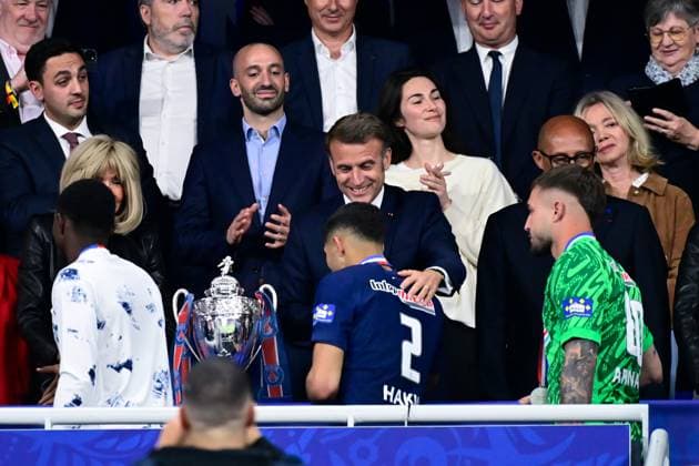FOOTBALL : PSG vs Reims - Finale Coupe de France - 24 05 2025 Emmanuel Macron ( French president ) and Achraf Hakimi ( 2 - PSG ) during the French Cup Final match between Paris Saint Germain and Stade de Reims at Stade de France on May 24 , 2025 in Saint Denis, France. ( Photo by Dante Badano PsnewZ ) - Saint DenisFrance  Copyright: xx