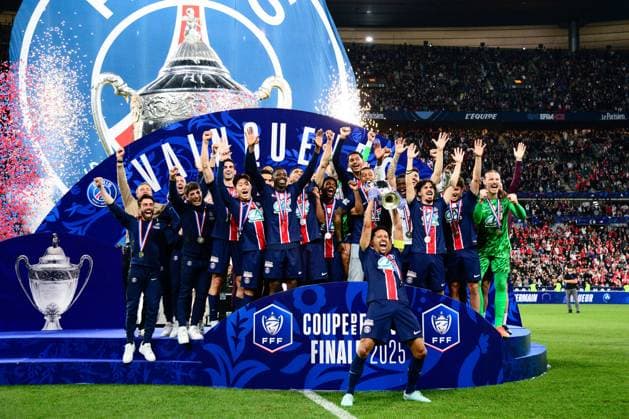 FOOTBALL : PSG vs Reims - Finale Coupe de France - 24 05 2025 PSG players celebrate their side s victory on podium after the French Cup Final match between Paris Saint Germain and Stade de Reims at Stade de France on May 24 , 2025 in Saint Denis, France. ( Photo by Dante Badano PsnewZ ) - Saint DenisFrance  Copyright: xx