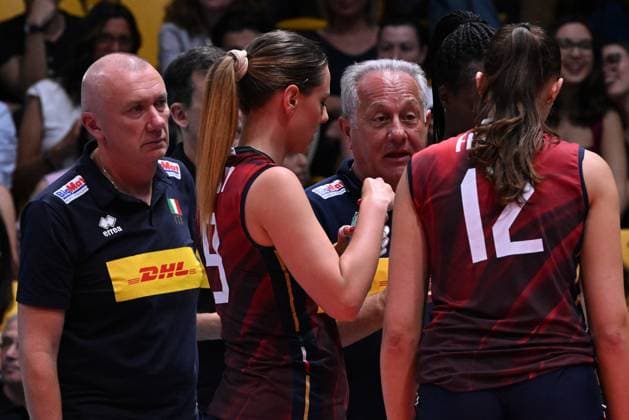 Time out of Coah Velasco during the match Italy vs Turkey at Pala Panini Modena 24may2025 , AIA AeQuilibrium Cup Women Elite.  Copyright: xDuilioxDellaxLibera IPAxSportx xipa-agency.netx xx IPA_58200520 IPA_Agency_IPA58200520