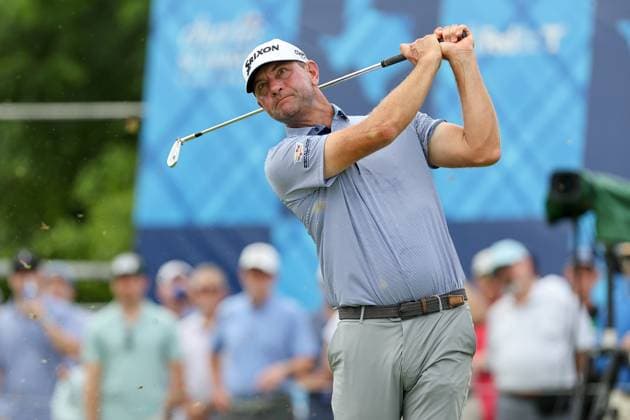 May 24, 2025: Lucas Glover hits his tee shot on the 16th hole during the third round of the Charles Schwab Challenge golf tournament at Colonial Country Club in Fort Worth, TX. Cal Media Fort Worth United States of America - ZUMAc04_ 20250524_zma_c04_082 Copyright: xGrayxSiegelx