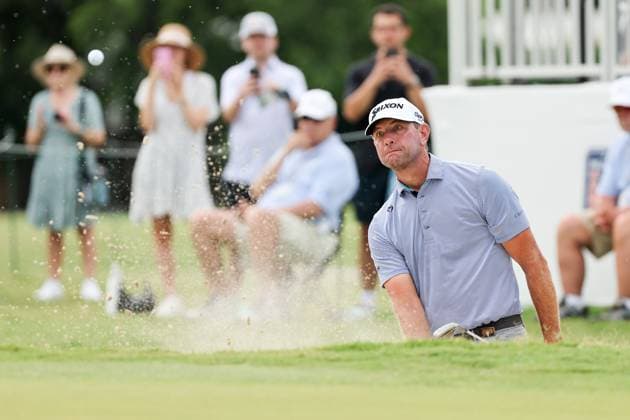May 24, 2025: Lucas Glover hits out of a greenside bunker on the 17th hole during the third round of the Charles Schwab Challenge golf tournament at Colonial Country Club in Fort Worth, TX. Cal Media Fort Worth United States of America - ZUMAc04_ 20250524_zma_c04_018 Copyright: xGrayxSiegelx