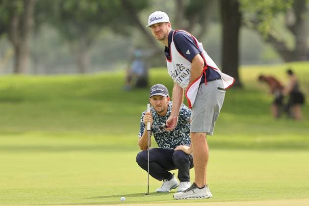 May 24, 2025: Lee Hodges sizes up his putt with his caddie on the 6th hole during the third round of the Charles Schwab Challenge golf tournament at Colonial Country Club in Fort Worth, TX. Cal Media Fort Worth United States of America - ZUMAc04_ 20250524_zma_c04_046 Copyright: xGrayxSiegelx
